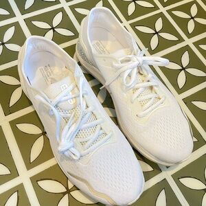 NWOT Under Armour Hover Sonic 6